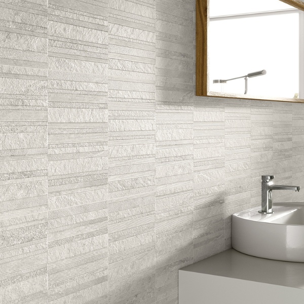 Pared de baño con revestimiento cerámico en Forma Cerámicas