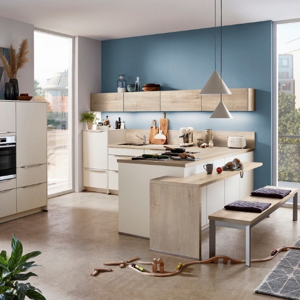 Exposición muebles de cocina forma cerámicas